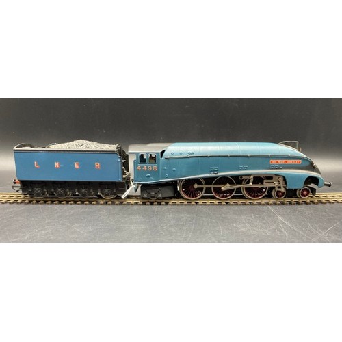 238 - All four Tested 2-Rail Runners - Three Wrenn and Dublo 4468 Sir Nigel Gresley 
(2200g)
Wrenn W2204 0... 