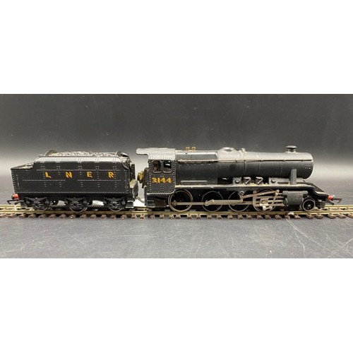 238 - All four Tested 2-Rail Runners - Three Wrenn and Dublo 4468 Sir Nigel Gresley 
(2200g)
Wrenn W2204 0... 