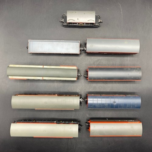 220 - Nine OO gauge Railfreight/Speedlink wagons from Bachmann (5) and Hornby (4) 
(1000g)
Includes Replic... 