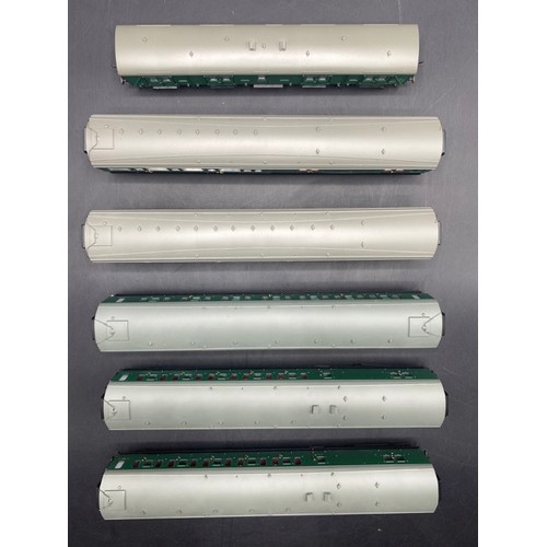 209 - Rake of six Hornby OO BR Green livery
(1000g)
Hornby R4888 Bulleid 59' brake third corridor S2851S i... 