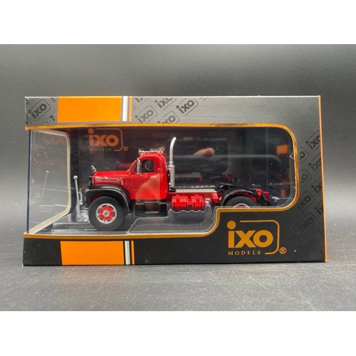 Ixo Camion Mack B61 1953 Rouge – Miniature 1/43 Neuve – Réf. TR131.22