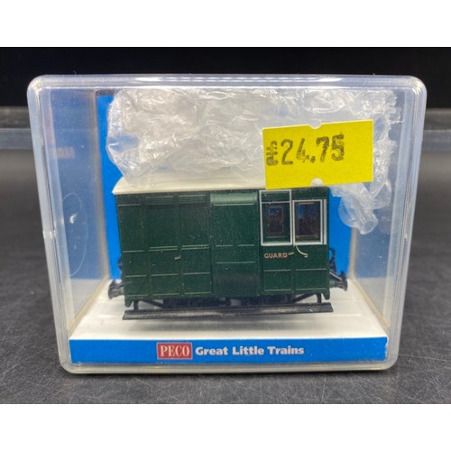 127 - OO9 Peco Narrow Gauge Rolling Stock - 5 cases 
Lyndon & Barnstable livery - Peco GR-290 Open Wagon a... 