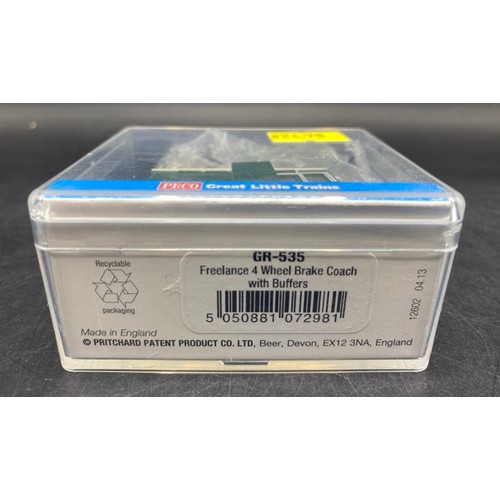 127 - OO9 Peco Narrow Gauge Rolling Stock - 5 cases 
Lyndon & Barnstable livery - Peco GR-290 Open Wagon a... 