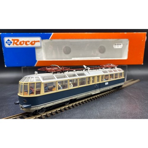 156 - Roco 63788 HO DB ET 9101 Observation Railcar with Pantographs - Tested slow Runner
Interesting model... 