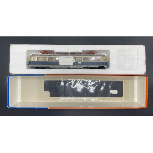 156 - Roco 63788 HO DB ET 9101 Observation Railcar with Pantographs - Tested slow Runner
Interesting model... 