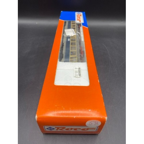 156 - Roco 63788 HO DB ET 9101 Observation Railcar with Pantographs - Tested slow Runner
Interesting model... 