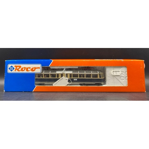 156 - Roco 63788 HO DB ET 9101 Observation Railcar with Pantographs - Tested slow Runner
Interesting model... 