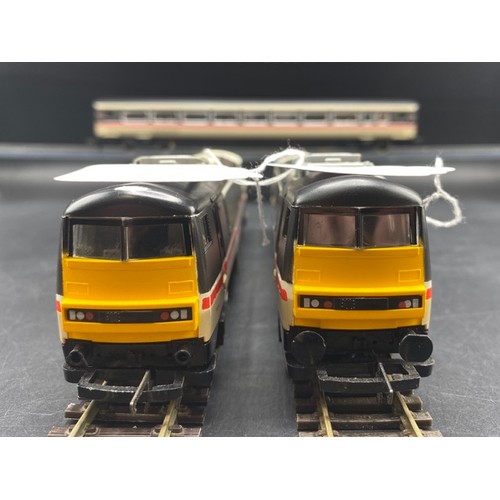 Two Hornby R269 Class 91 91014 in Intercity Swallow livery locomotives ...
