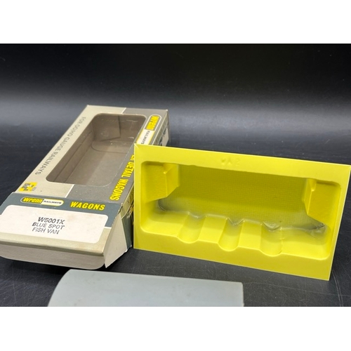 189 - 6 OO Wrenn Rolling stock in Good boxes
Wrenn W5003 6 Wheeled Wagons Guiness (3)
Wrenn W5001X Blue Sp... 