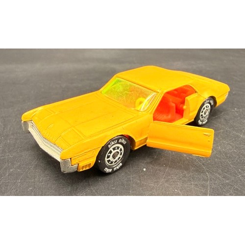 37 - 6 Siku Germany Vehicles and 2 Trailers (circa 1970's) in Good condition
Includes: 
Mercedes Benz L 4... 