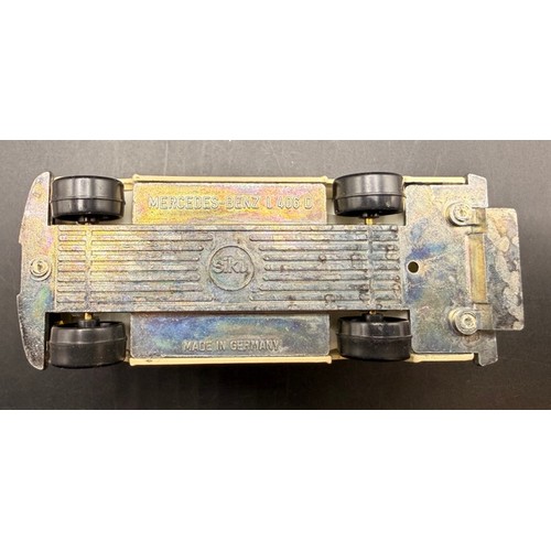 37 - 6 Siku Germany Vehicles and 2 Trailers (circa 1970's) in Good condition
Includes: 
Mercedes Benz L 4... 