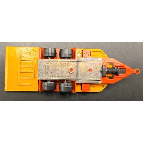 37 - 6 Siku Germany Vehicles and 2 Trailers (circa 1970's) in Good condition
Includes: 
Mercedes Benz L 4... 