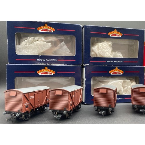 234 - 8 OO Boxed Rolling Stock from Hornby and Bachmann
Previously used but without Dust and 'Ready-to-Rol... 