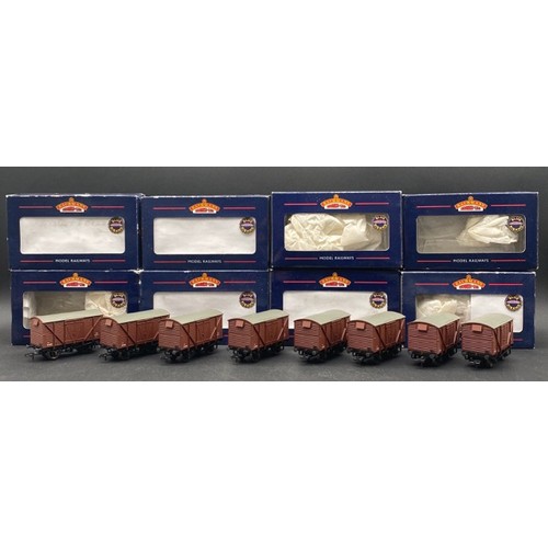 235 - 8 OO Bachmann Branchline 38-161 12 ton planked vent van B755180 in BR bauxite (late) livery each Box... 