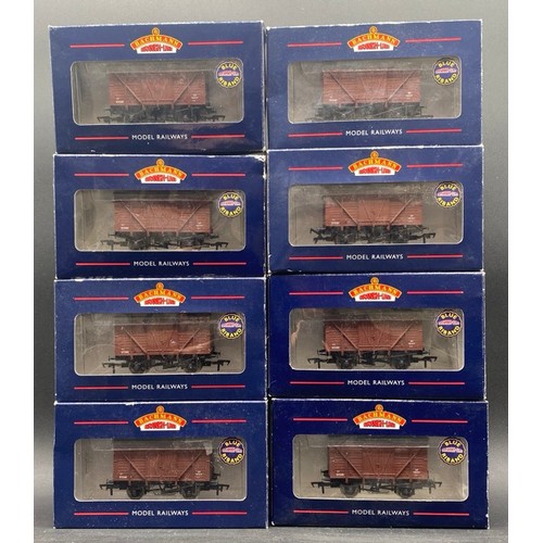 235 - 8 OO Bachmann Branchline 38-161 12 ton planked vent van B755180 in BR bauxite (late) livery each Box... 