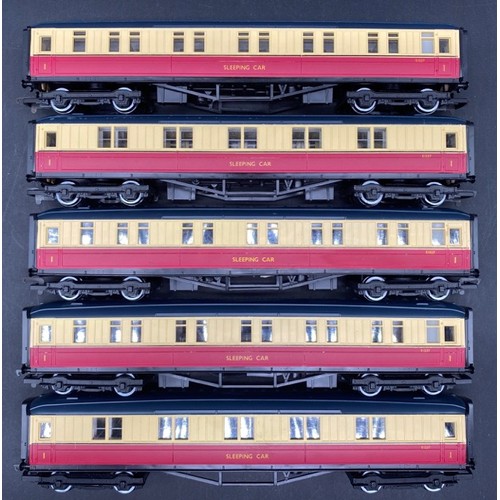 232 - Five OO Hornby R419A B.R (Ex L.N.E.R) Sleeping Car E1237 (5) - Dust Free and Ready-to-Roll
(Rolling ... 