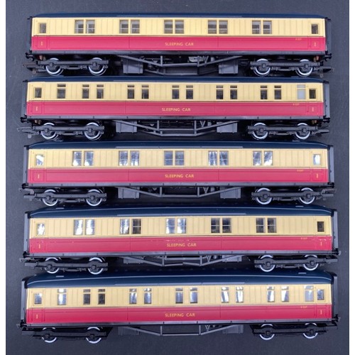 232 - Five OO Hornby R419A B.R (Ex L.N.E.R) Sleeping Car E1237 (5) - Dust Free and Ready-to-Roll
(Rolling ... 
