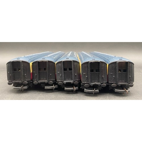 232 - Five OO Hornby R419A B.R (Ex L.N.E.R) Sleeping Car E1237 (5) - Dust Free and Ready-to-Roll
(Rolling ... 