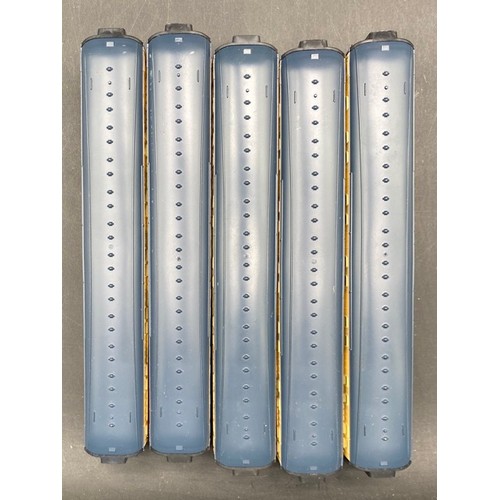 232 - Five OO Hornby R419A B.R (Ex L.N.E.R) Sleeping Car E1237 (5) - Dust Free and Ready-to-Roll
(Rolling ... 