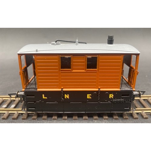 229 - Model Rail MR-209 Motorised J70 Loco w/Skirts LNER Unlined #7137 - Tested Runner
Missing clamshell p... 