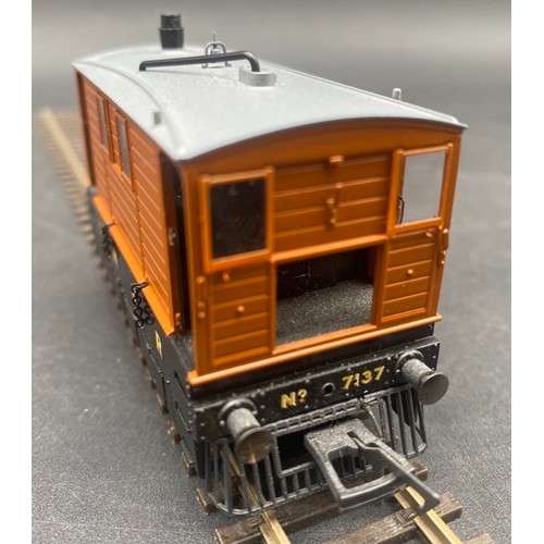 229 - Model Rail MR-209 Motorised J70 Loco w/Skirts LNER Unlined #7137 - Tested Runner
Missing clamshell p... 