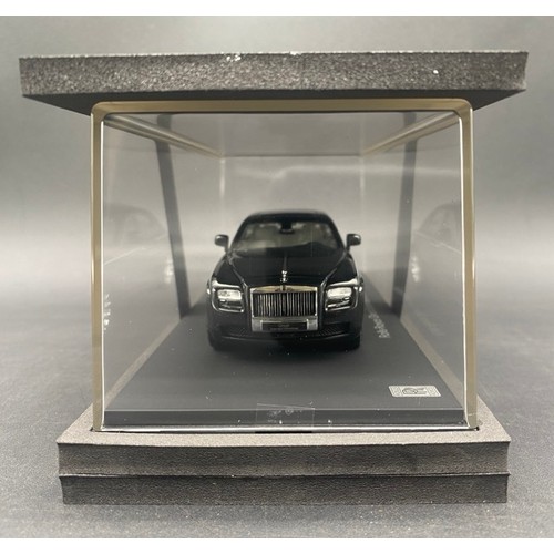 41 - Kyosho 1:43 Rolls Royce Ghost EWB - Diamond Black (Ref: 05551RR)
(Model: VG, Box: VG, 500g)