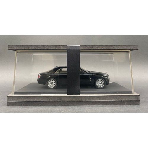 41 - Kyosho 1:43 Rolls Royce Ghost EWB - Diamond Black (Ref: 05551RR)
(Model: VG, Box: VG, 500g)