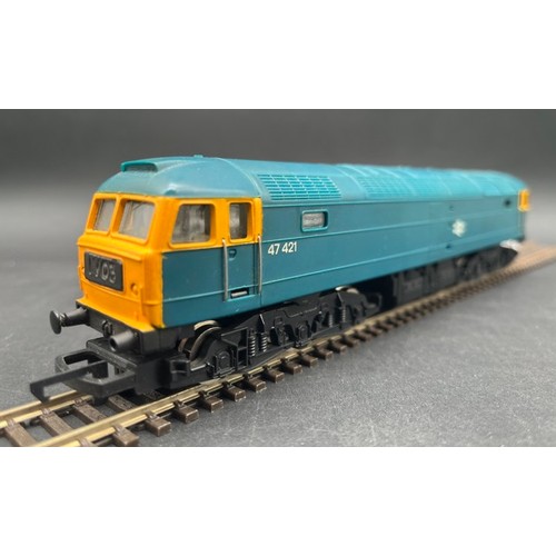 207 - Hornby R075 Class 47 47421 in BR Blue - Tested Runner
Missing buffer
(Loco: F, Box: n/a, 400g)