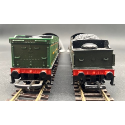 209 - 2 Hornby OO 4-6-0 Great Western locomotives - Tested Runners
Hornby Saint Class 4-6-0 'Clevedon Cour... 