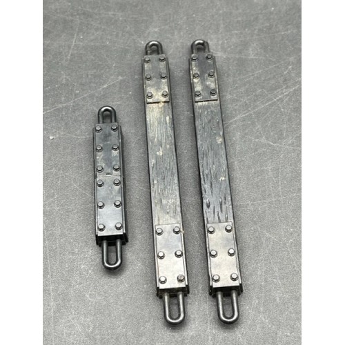 58 - LGB 40770 G scale three Load Cradle Cars with Metal wheels
includes two Long bars and one Short bar
... 