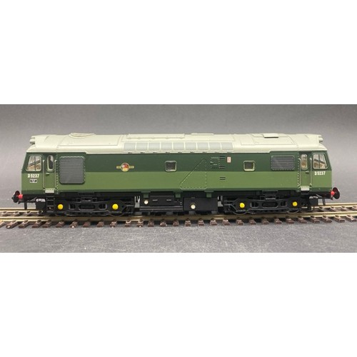 77 - Bachmann Branchline 32-413 Class 25/2 D5237 in BR Two Tone Green - Tested Runner
(Loco: G, Box: G, 5... 