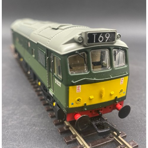 77 - Bachmann Branchline 32-413 Class 25/2 D5237 in BR Two Tone Green - Tested Runner
(Loco: G, Box: G, 5... 