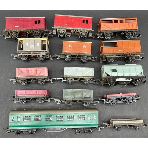 38 Triang Rolling-stock, 21 in Fair/Poor Boxes Includes: Two Rocket ...