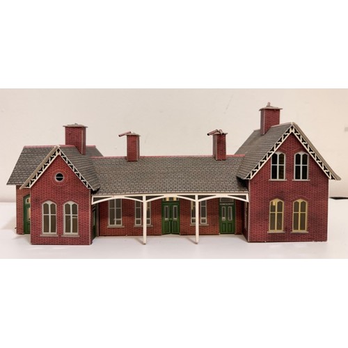 13 Metcalfe carded trackside buildings & a plastic bridge. (F, 2200g ...