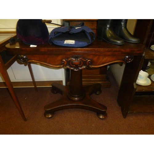 243 - VICTORIAN PEDESTAL TURN OVER LEAF TABLE