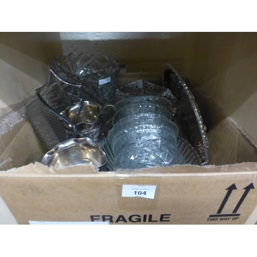 104 - QUANTITY OF GLASSWARE