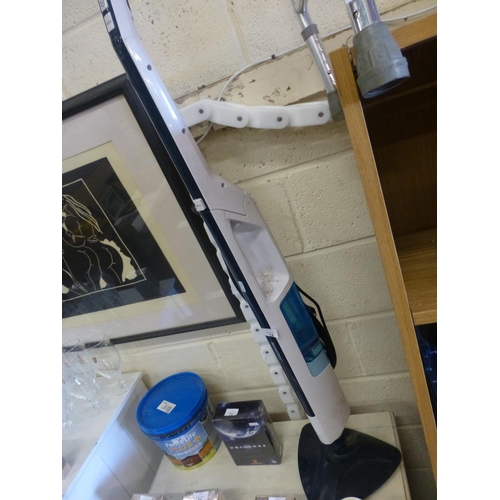 74 - ELECTRIC STEAM MOP