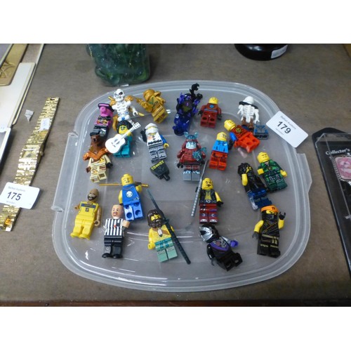 179 - LEGO MEN