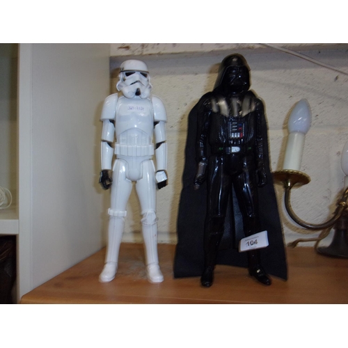 104 - 2 STAR WARS FIGURES