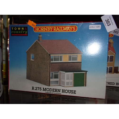 303 - HORNBY R275 MODERN HOUSE