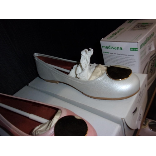 101 - LADIES SHOES 39