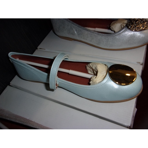 94 - LADIES SHOES 39