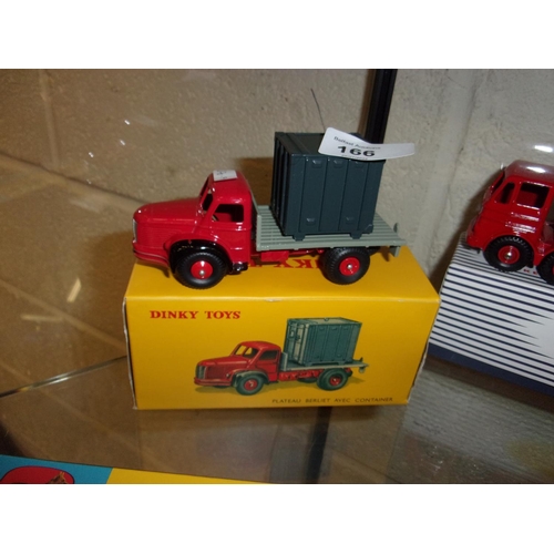 166 - FRENCH DINKY CONTAINER LORRY