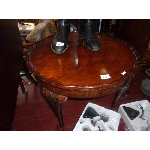 684 - PIE CRUST TABLE