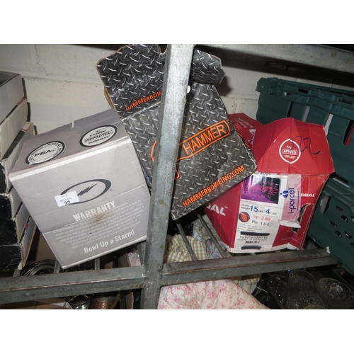 32 - 4 BOWLING BALLS