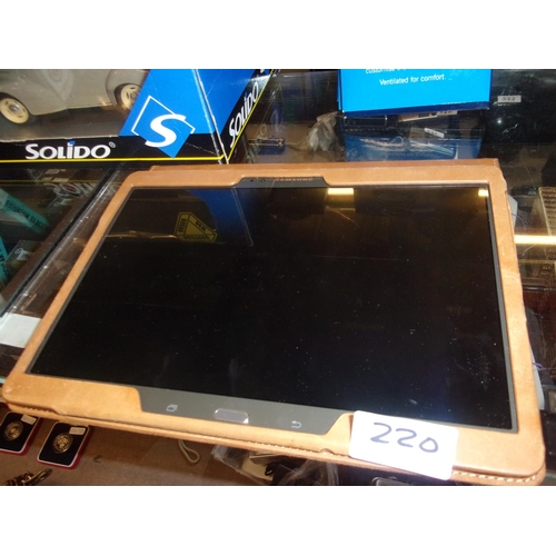 220 - SAMSUNG TABLET