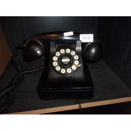 102 - VINTAGE PHONE