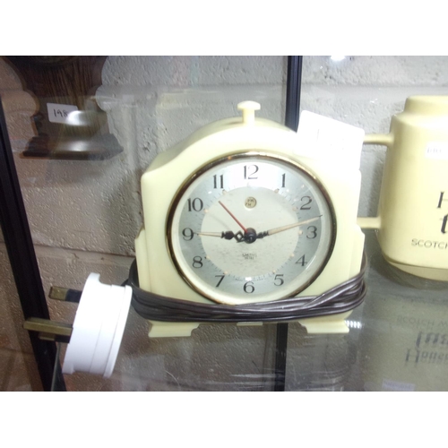 153 - BAKELITE CLOCK