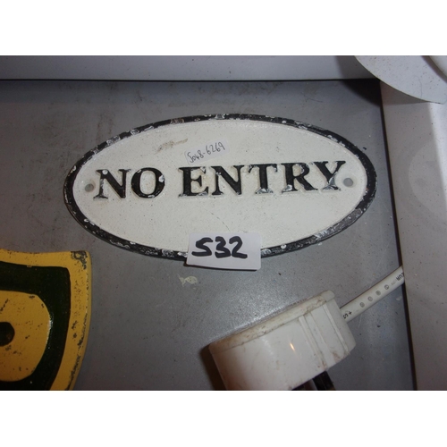 532 - NO ENTRY SIGN