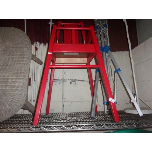 8 - HIGH CHAIR